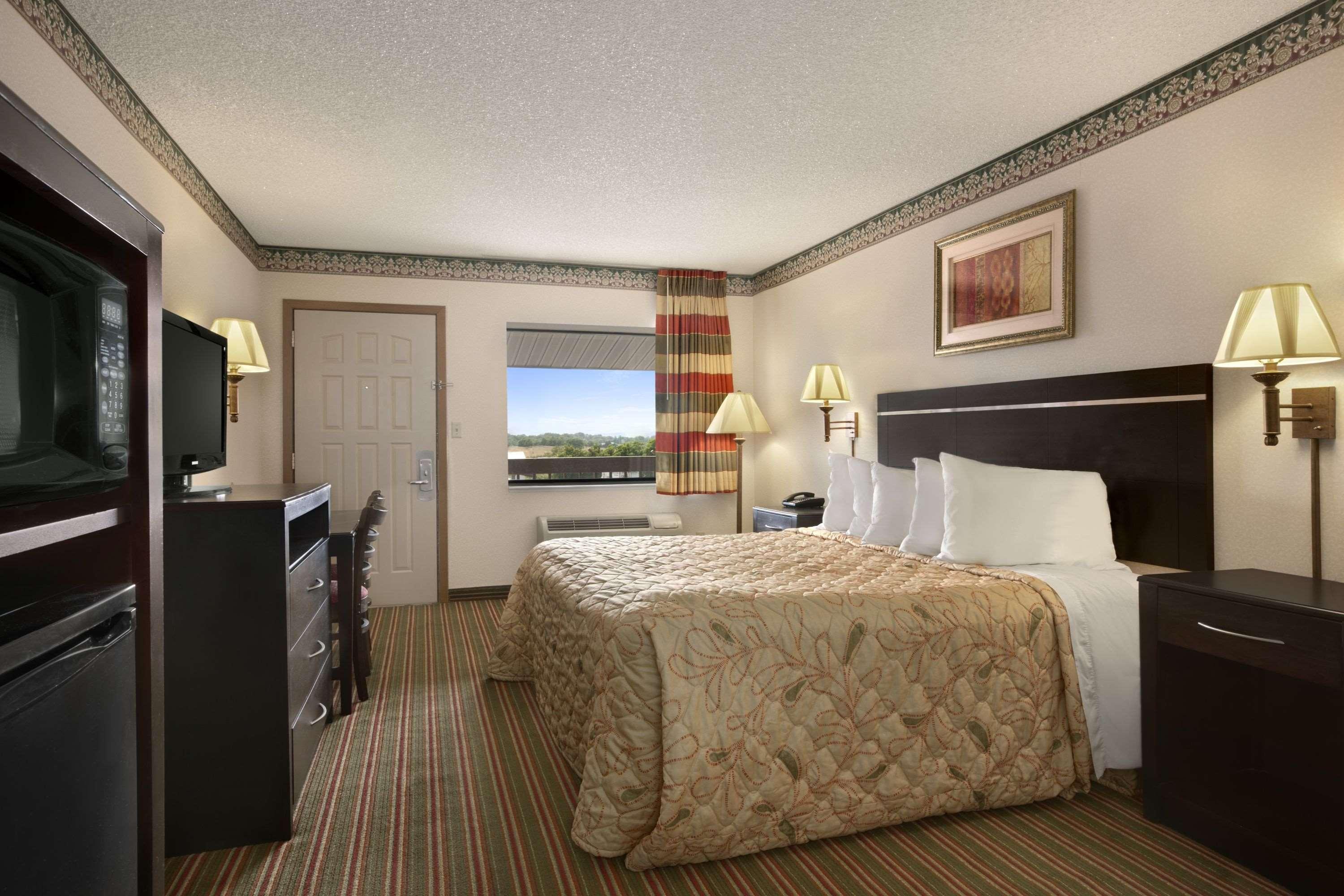 Days By Wyndham Hotel